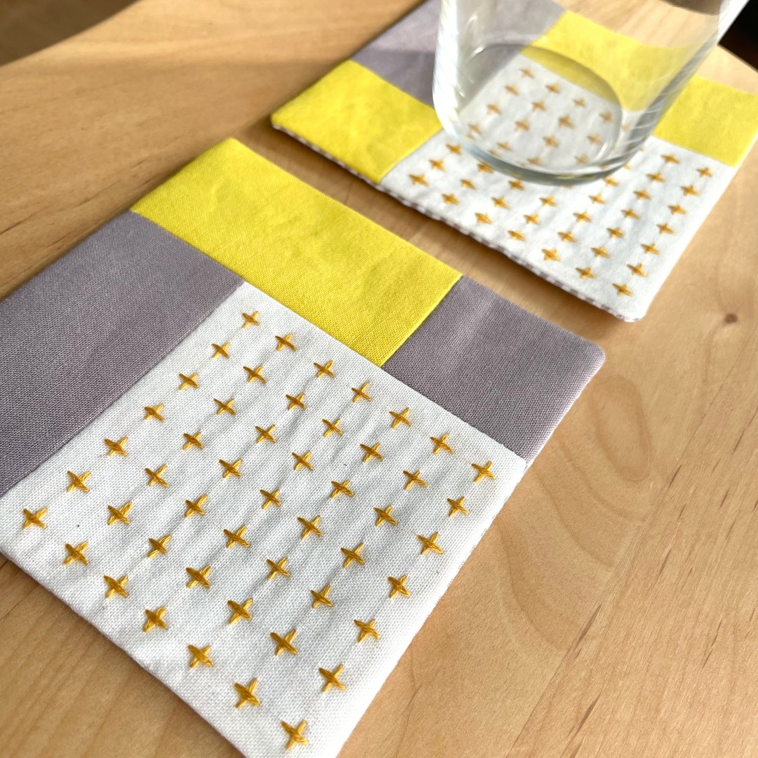 两件式 Sashiko 杯垫，黄灰色拼布，简约，礼物，咖啡，咖啡厅，生日，礼物 - 杯垫 - 棉 黄色