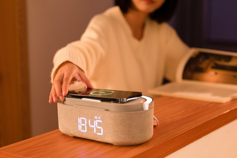 多功能便攜藍芽音箱 無綫充電 雙喇叭 高音質 音樂時鐘 小夜燈 - 扩音器/喇叭 - 塑料 卡其色