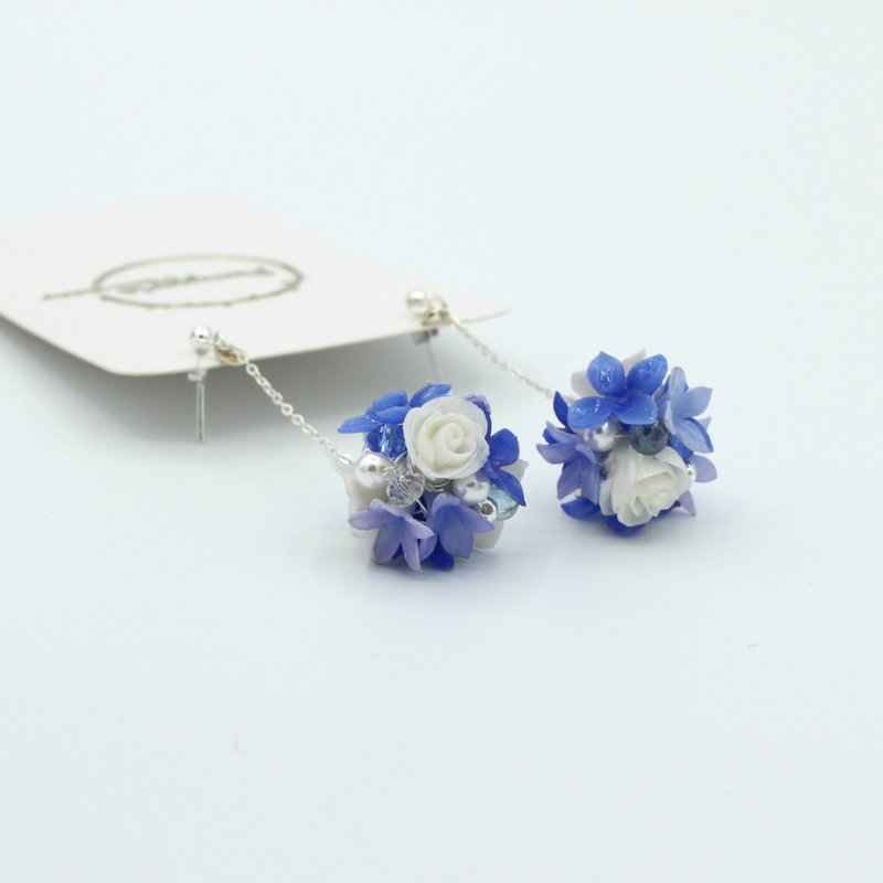 Pamycarie春夏树脂黏土宝蓝玫瑰绣球花925纯银耳环 - 耳环/耳夹 - 粘土 蓝色
