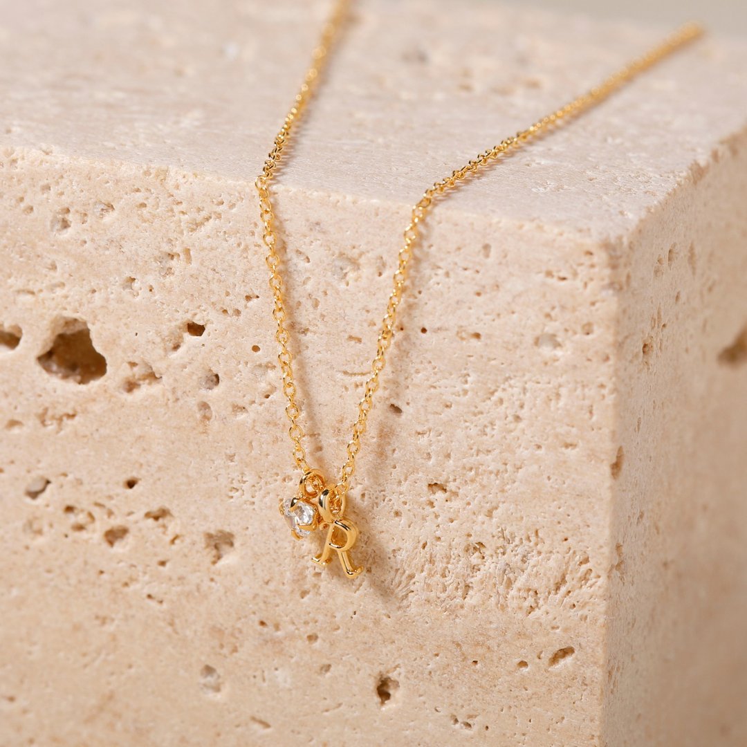 petit-initial necklace 【R】 无镍项链 描绘着小巧姓名缩写的坠饰项链 - 锁骨链 - 其他金属 金色