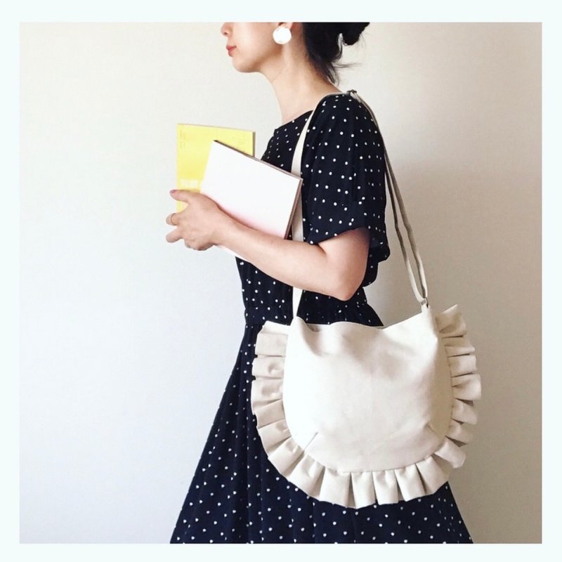 Build-to-order manufacturing　frill shoulder bag ivory - 侧背包/斜挎包 - 棉 