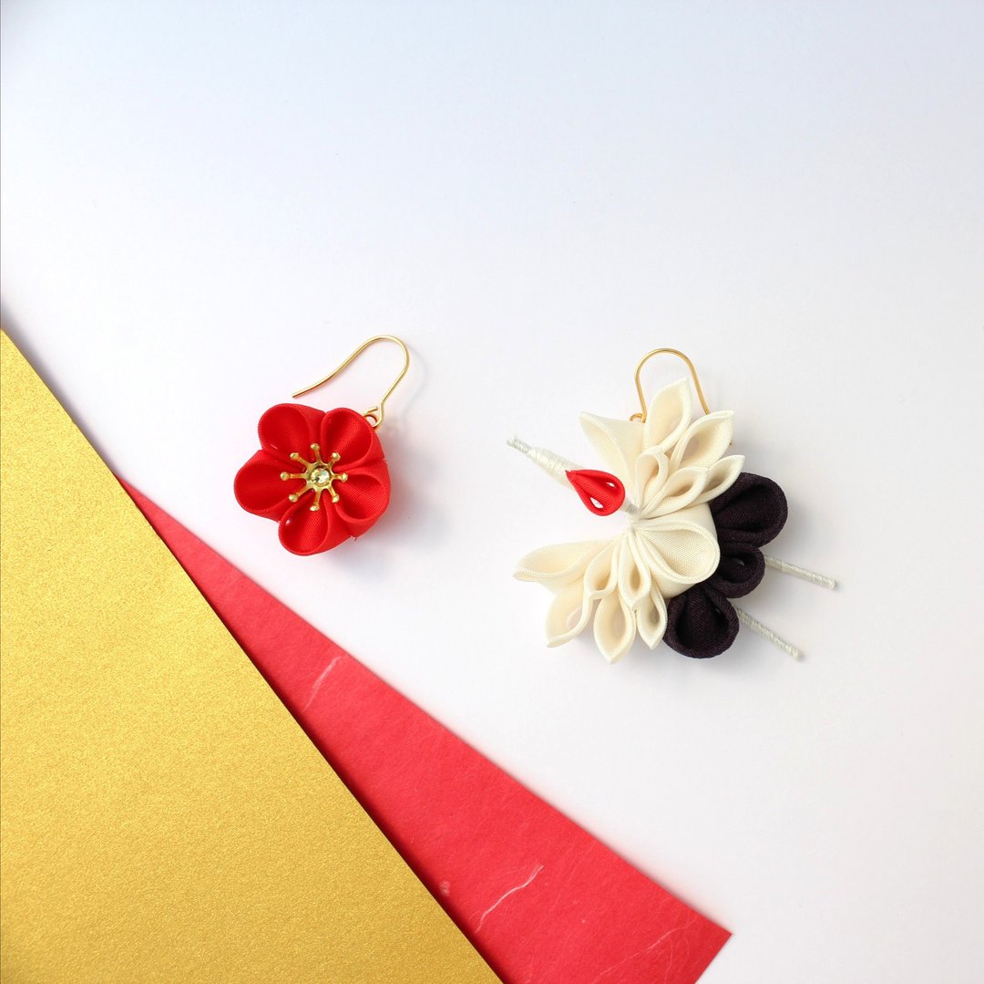 Japanese kanzashi earring/ non-hole earring crane - 耳环/耳夹 - 丝．绢 红色