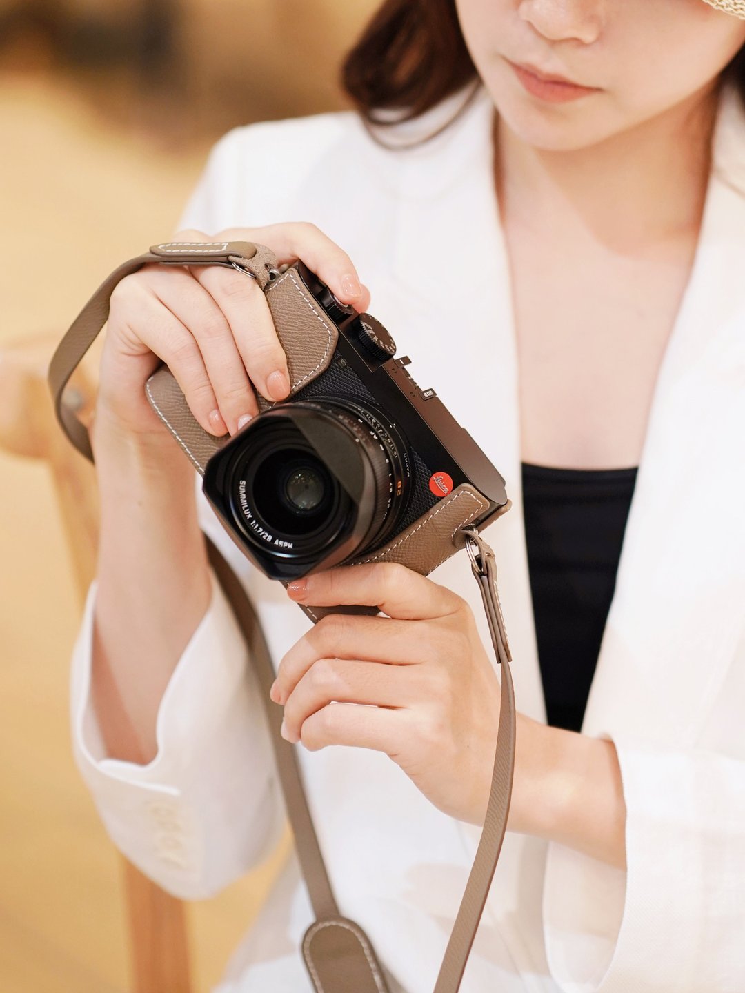 适用机型Leica Q3 手掌纹皮革相机底座皮套 - 相机包/相机袋 - 真皮 多色