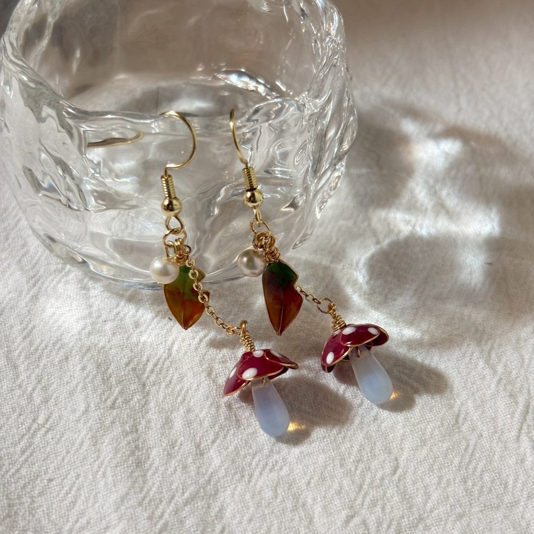 蘑菇蘑菇 - 耳环 / 水晶花饰品 / 手作饰品 |【送礼 - 礼盒】 - 耳环/耳夹 - 树脂 红色
