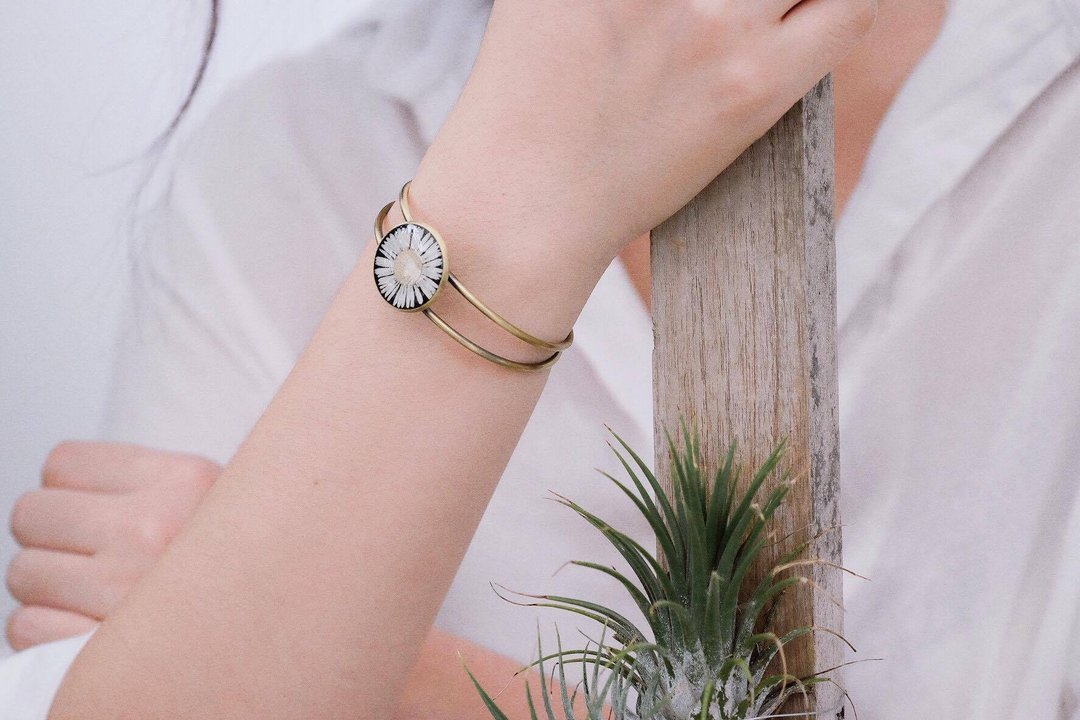 Daisy -Bangle (Bronze color)20 mm - 手链/手环 - 植物．花 白色
