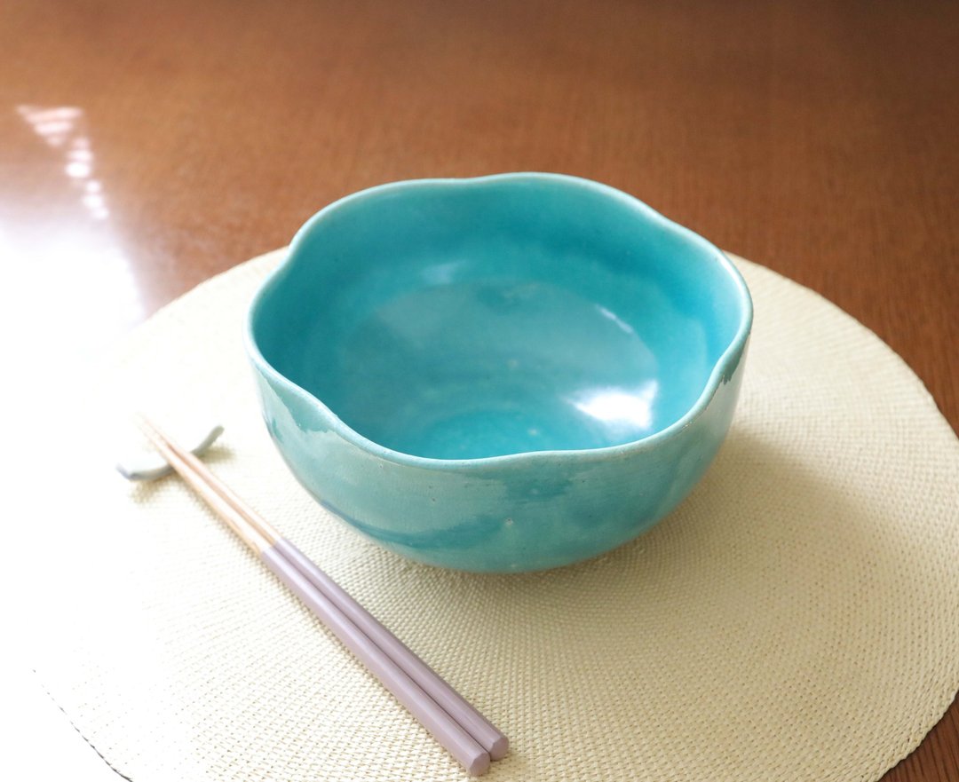 ON SALE / Turquoise glaze Flower lover bowl with six petals - 碗 - 陶 蓝色