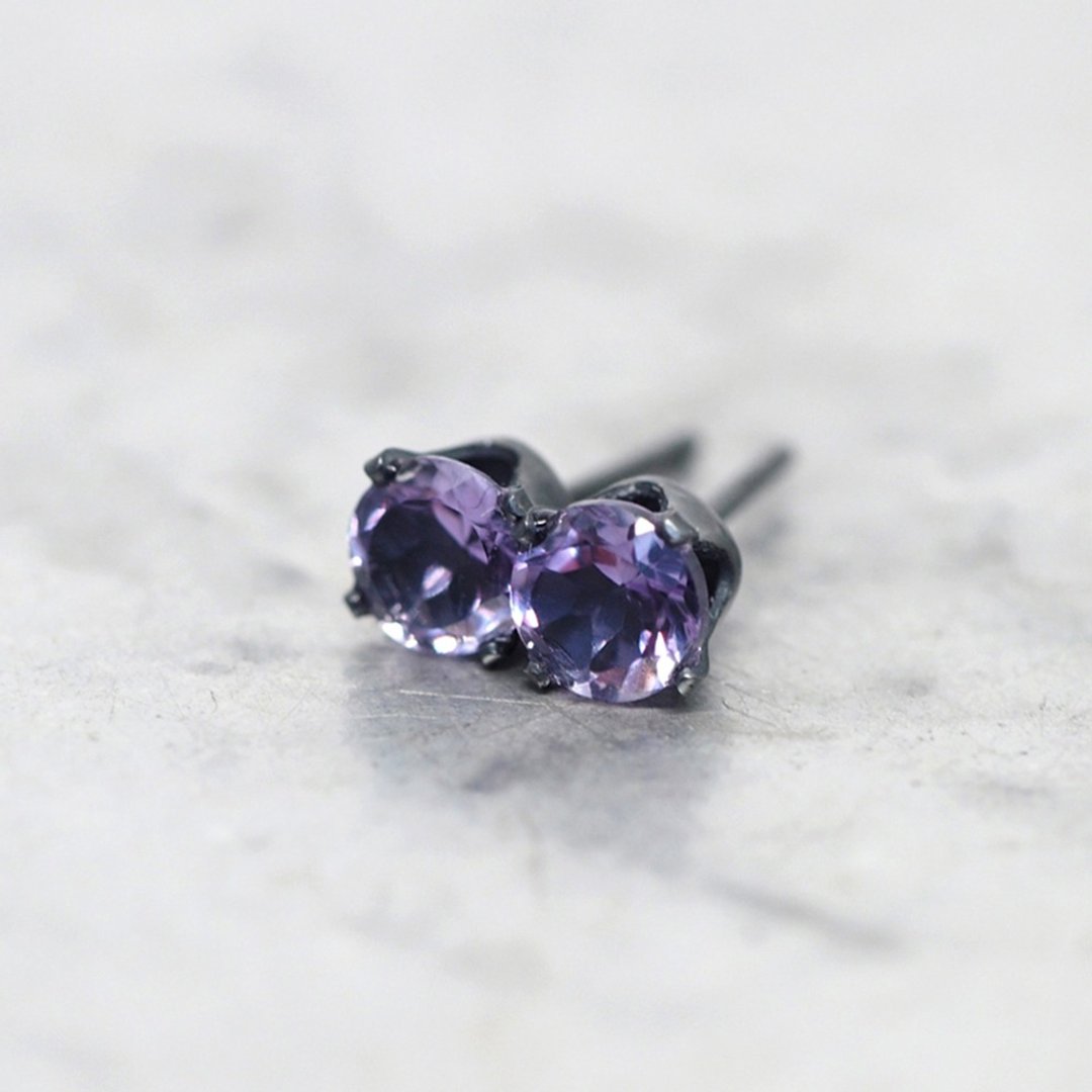 Amethyst Gemstone Black Stud Earrings - Oxidized Sterling Silver - 5mm Round - 耳环/耳夹 - 其他金属 蓝色