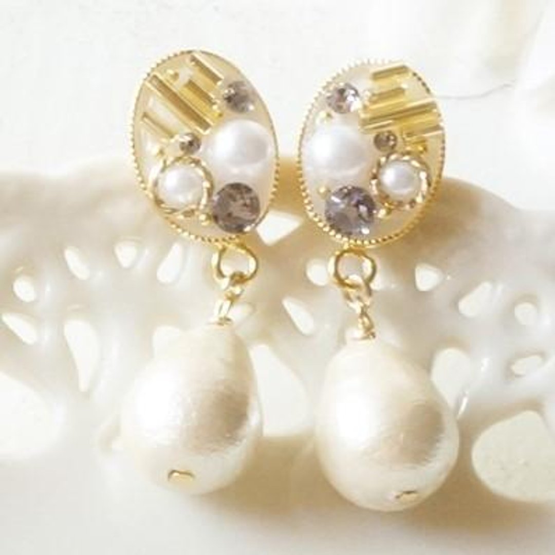Swarovski Jewelry Swaying cotton pearls - 耳环/耳夹 - 玻璃 金色