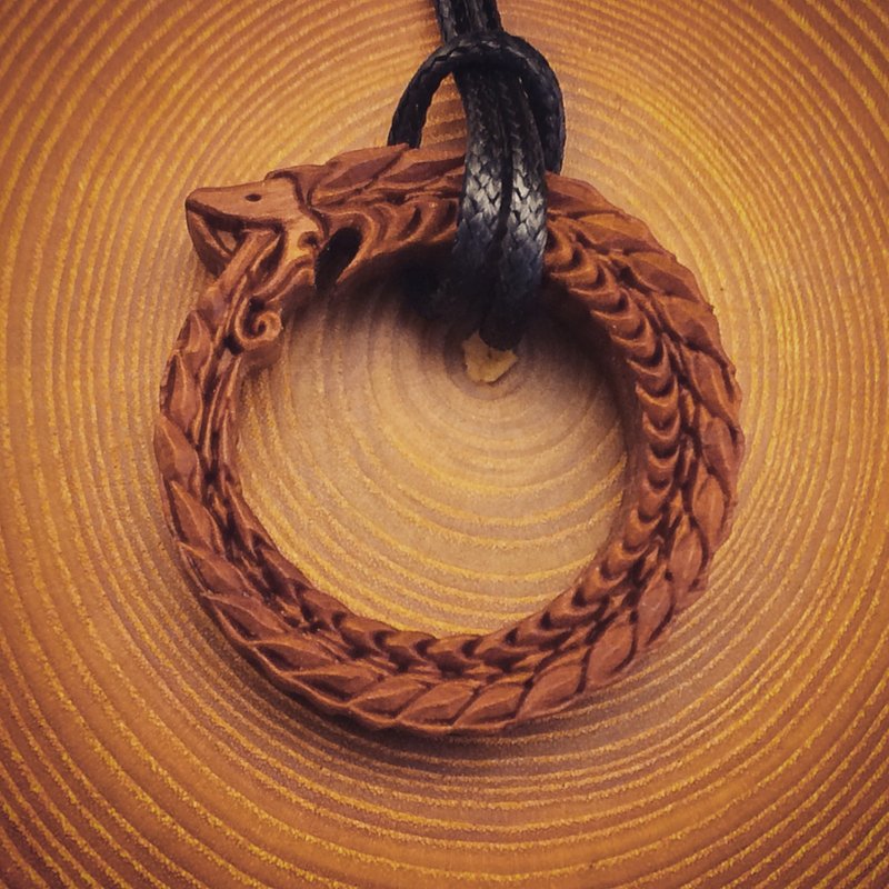 Pear Ouroboros pendant, Serpent Snake Eating Own Tail, ouroboros snake - 项链 - 木头 咖啡色