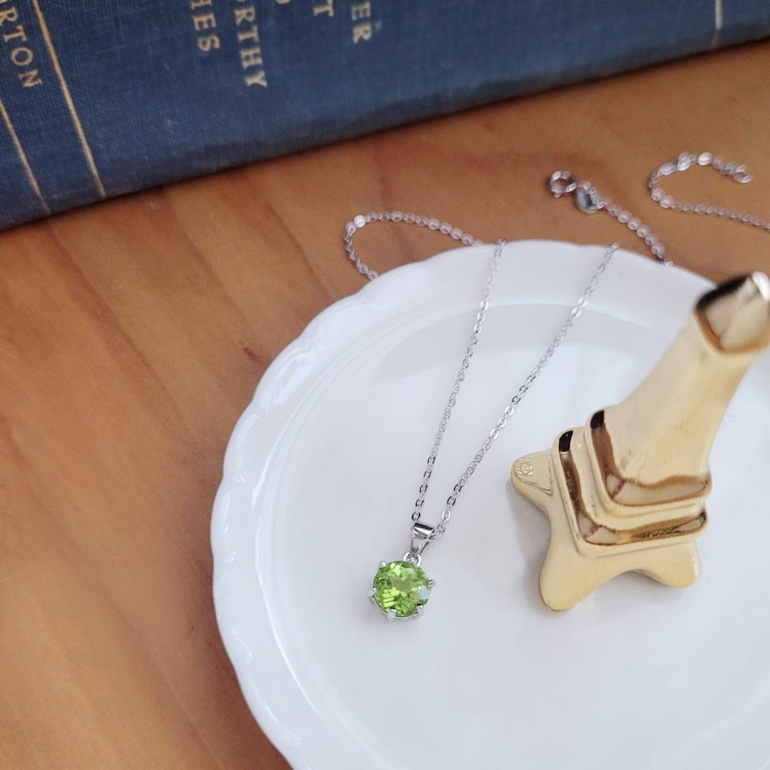 一抹青。5mm/7mm 橄榄石 Peridot  经典爪镶银墬链 - 项链 - 半宝石 绿色