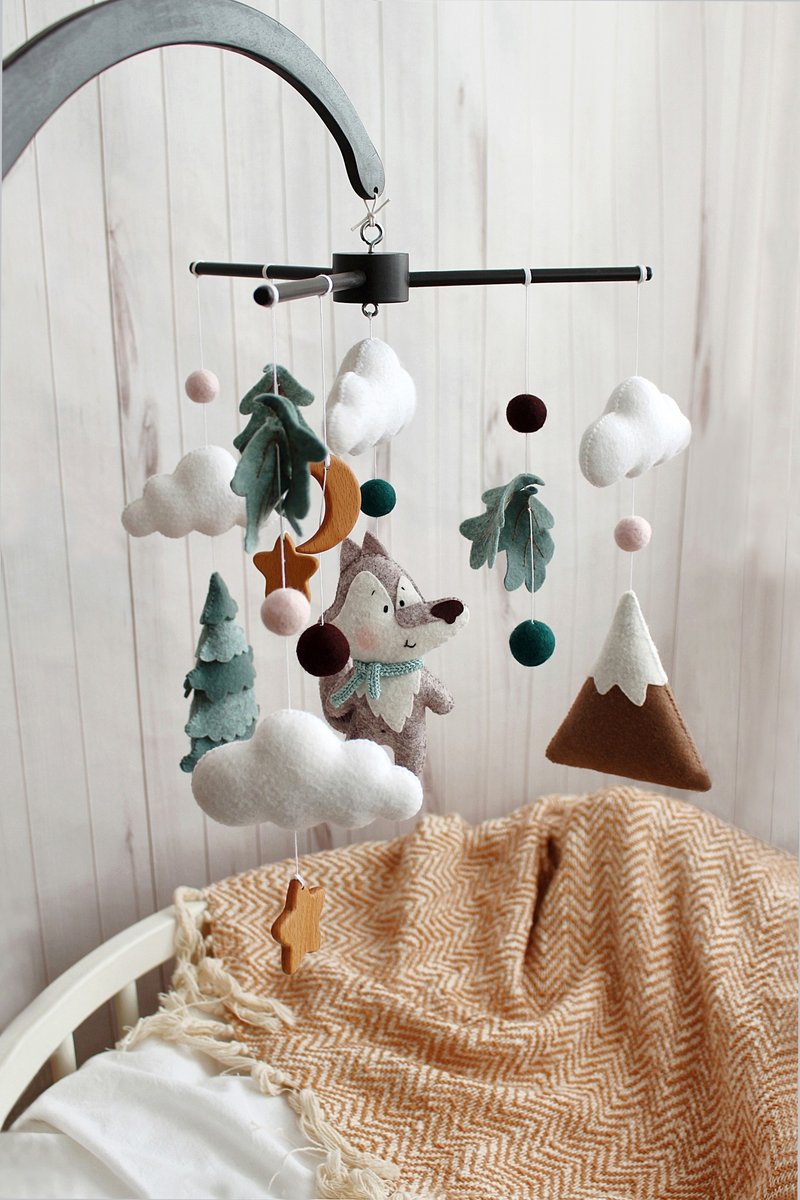Wolf in the winter forest felt baby crib mobile, Woodland nursery cot mobile - 玩具/玩偶 - 环保材料 