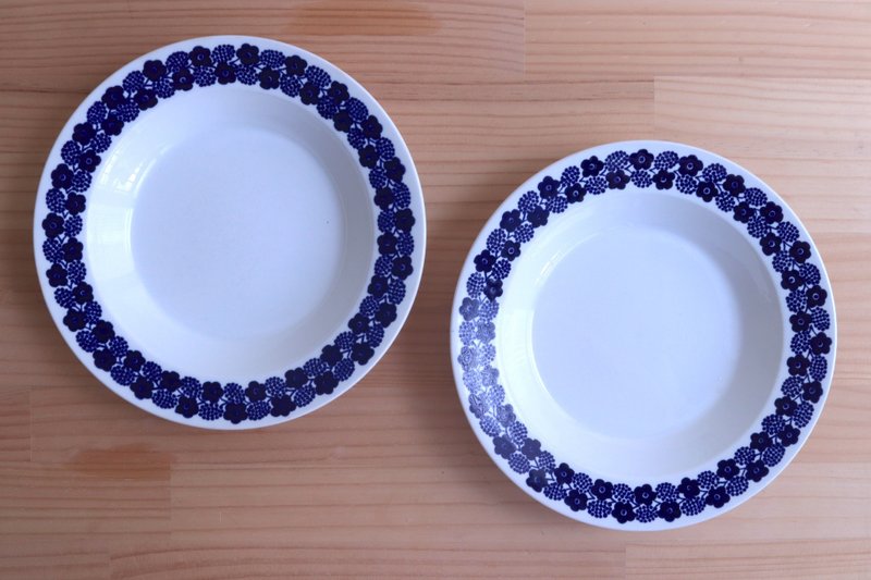 二手老件 瑕疵出清特价 芬兰 Arabia Rypäle葡萄蓝花汤盘 - 盘子/餐盘/盘架 - 陶 蓝色