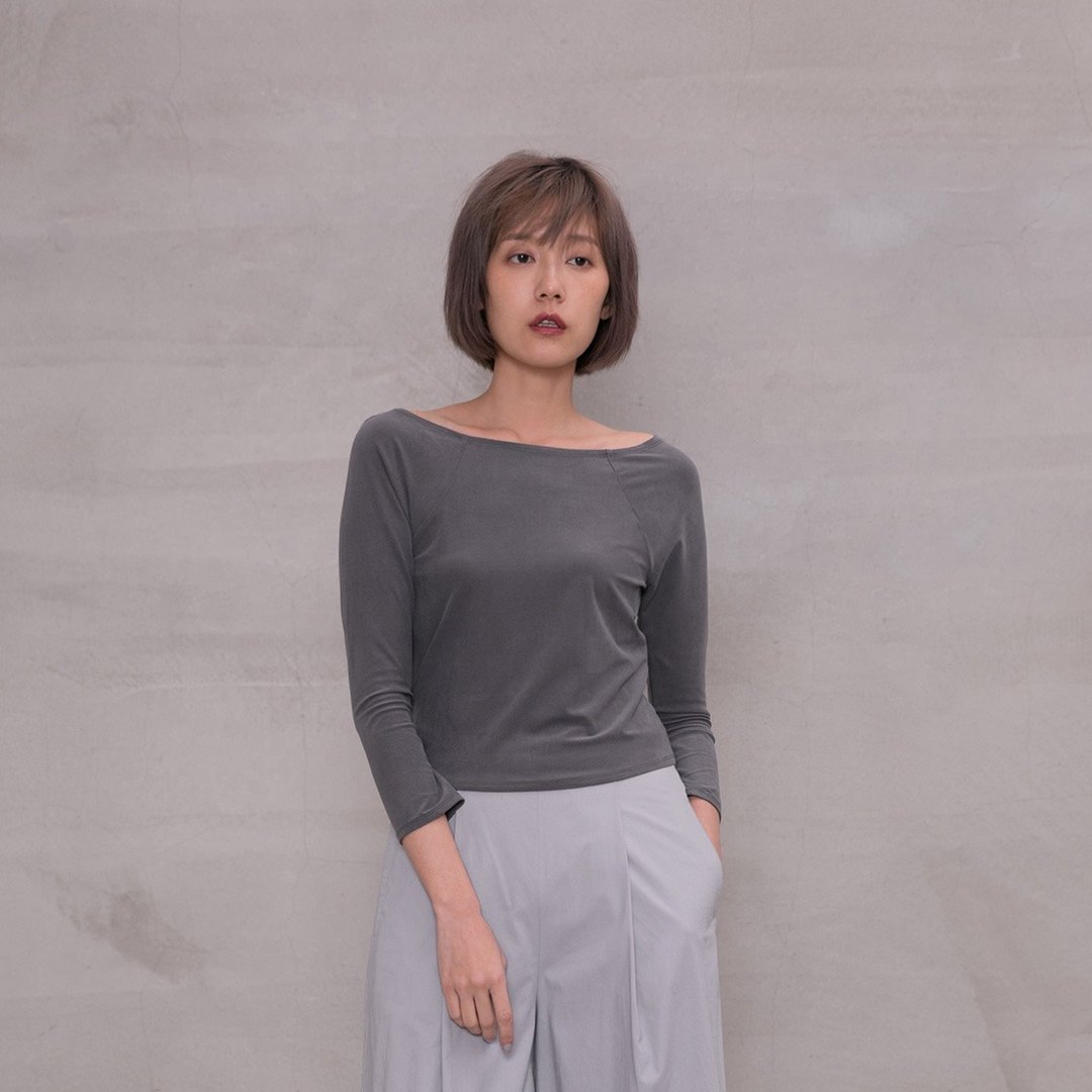 自我主张船型领弹性针织上衣   Way Boat Neck Stretch Jer T221 - 女装上衣 - 其他人造纤维 多色