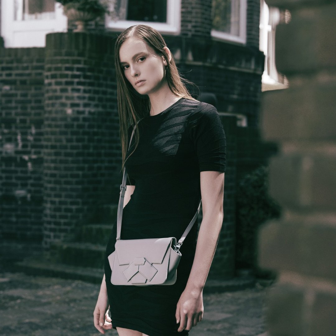 Gray child pug shoulder bag - 侧背包/斜挎包 - 人造皮革 灰色