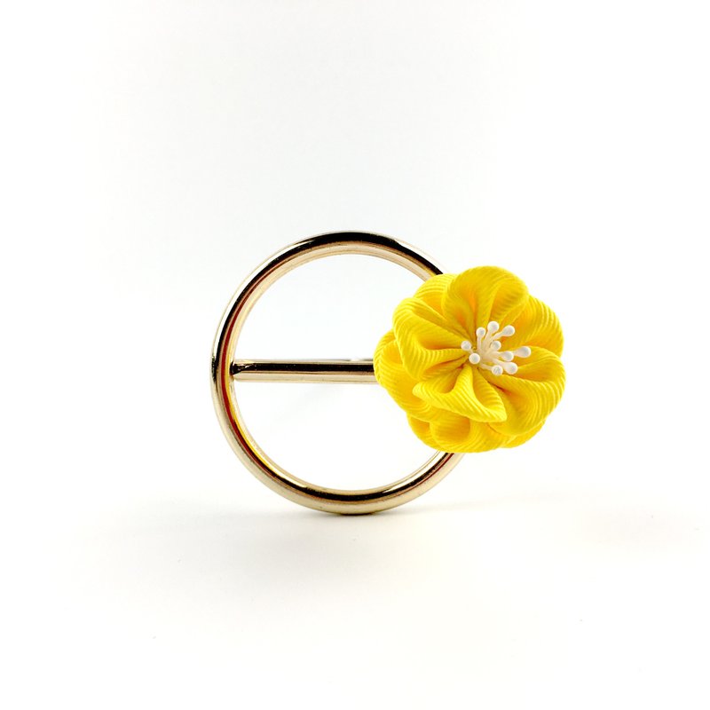 Kaika Ato / 山茶茶-中深鹅黄 / 日式和风布花 / つまみ细工 花簪 - 发饰 - 其他材质 黄色