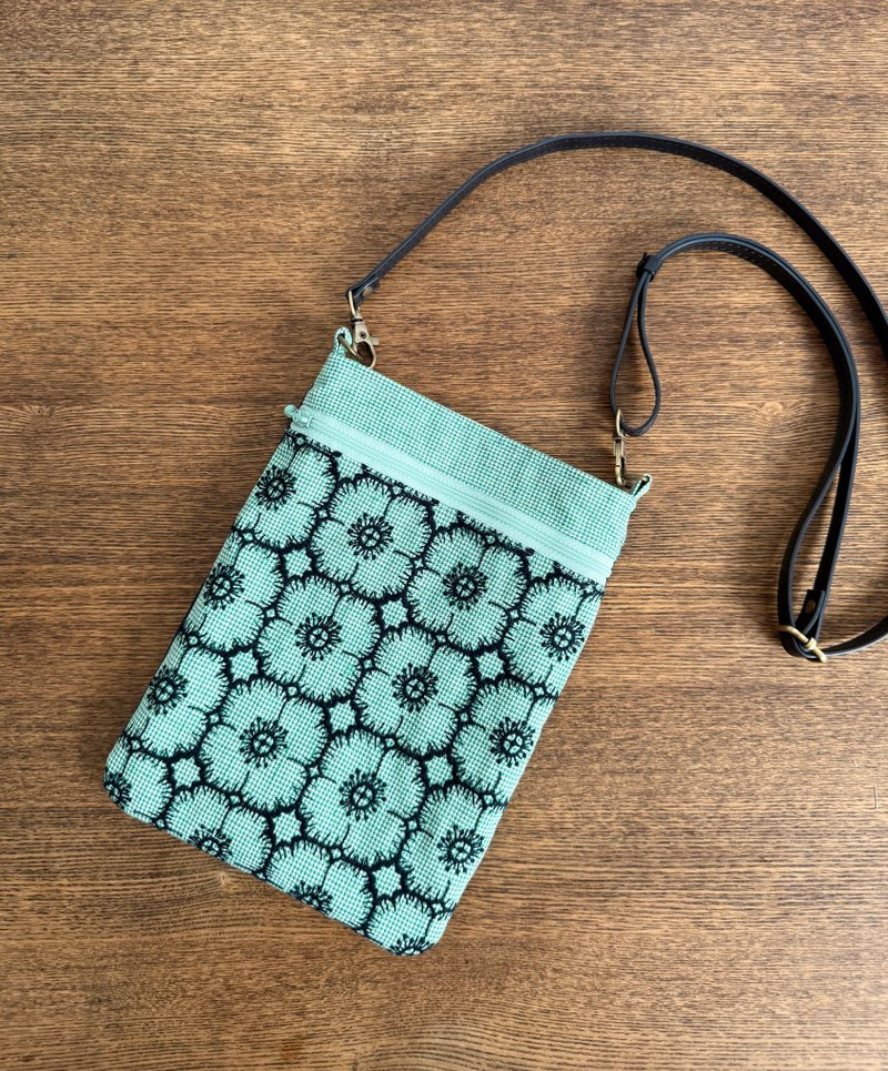 附背带 手机随身小包 / mina perhonen forest wave + anemone - 侧背包/斜挎包 - 棉．麻 绿色