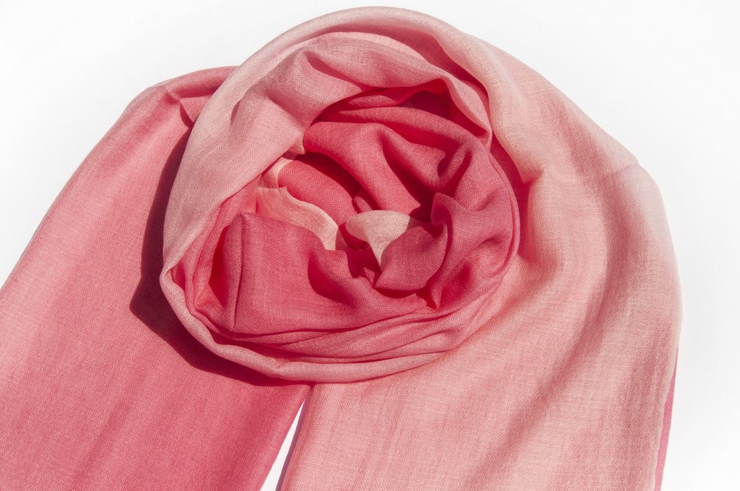 喀什米尔Cashmere/羊绒围巾/纯羊毛围巾披巾/戒指绒披肩-粉红渐层 - 围巾/披肩 - 羊毛 粉红色