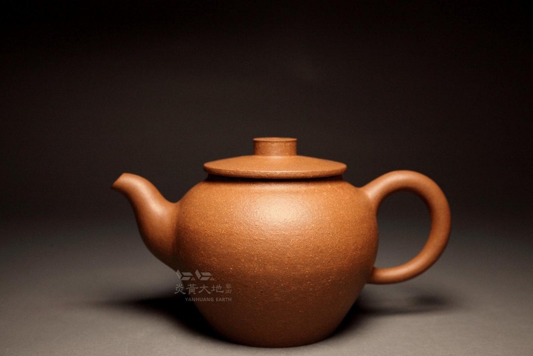 【莺歌工艺制壶】龙山堂 莺歌手拉胚 林冠宪 降坡泥 360cc Y21 - 茶具/茶杯 - 陶 橘色