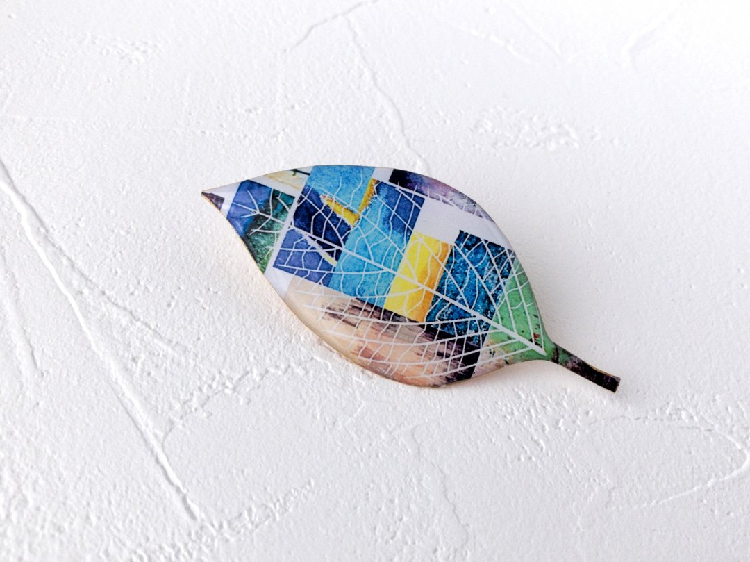 Leaf brooch / Blue - 胸针 - 树脂 蓝色