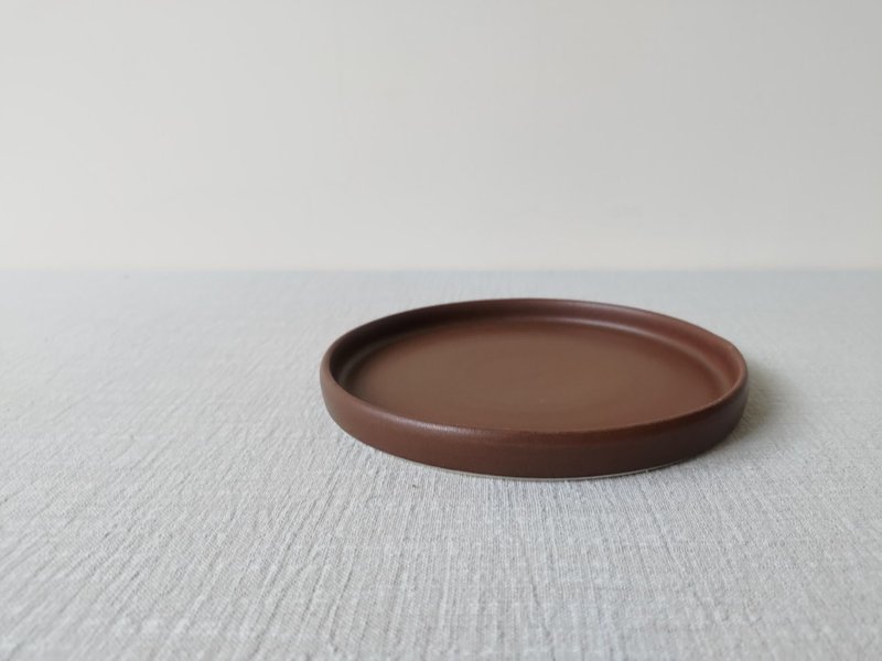 非常人 x Hung Cheng -生活食器 / 手拉坏瓷盘 - 盘子/餐盘/盘架 - 陶 多色