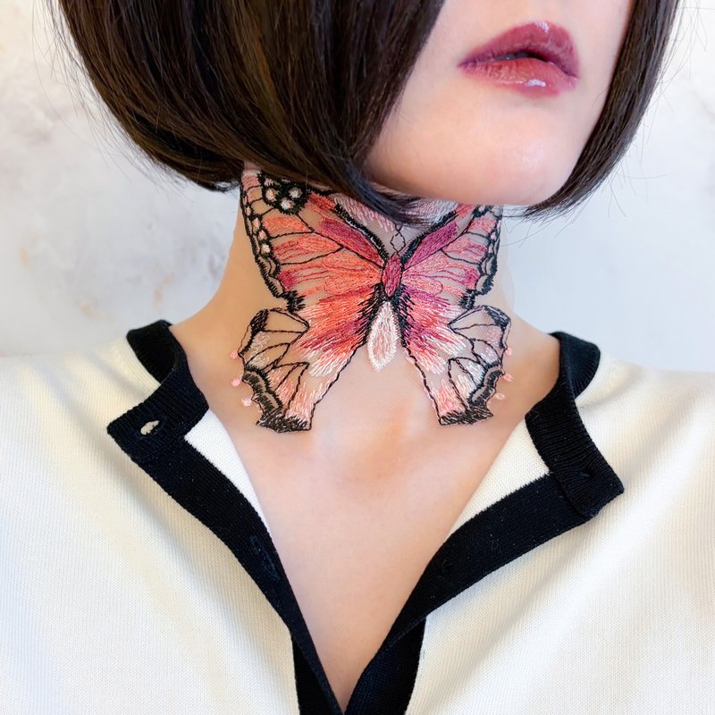 蝴蝶尚未拥有名字 / 蝶纹纹身蕾丝颈链 SV695 - 颈链 - 其他材质 粉红色