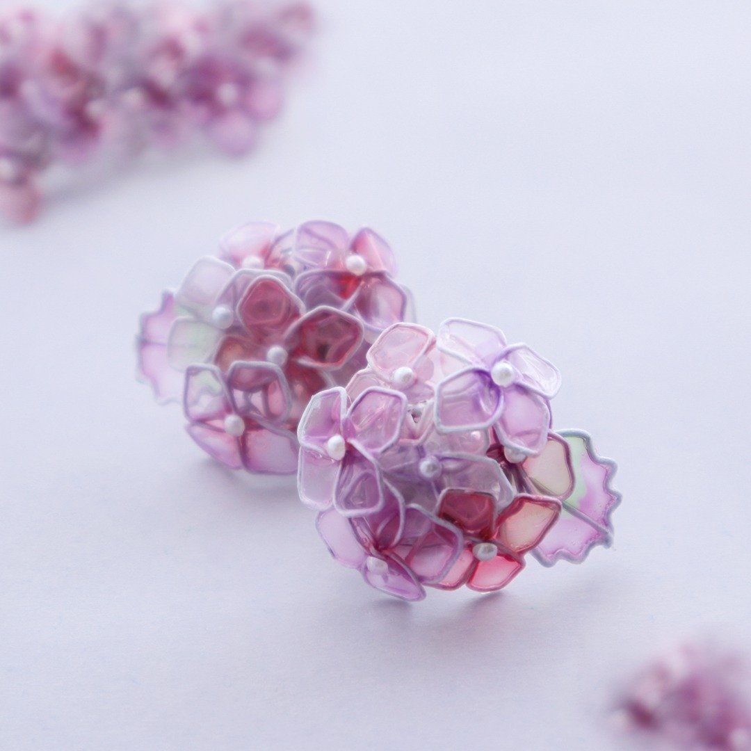 Hydrangea earrings pink - 耳环/耳夹 - 其他材质 粉红色