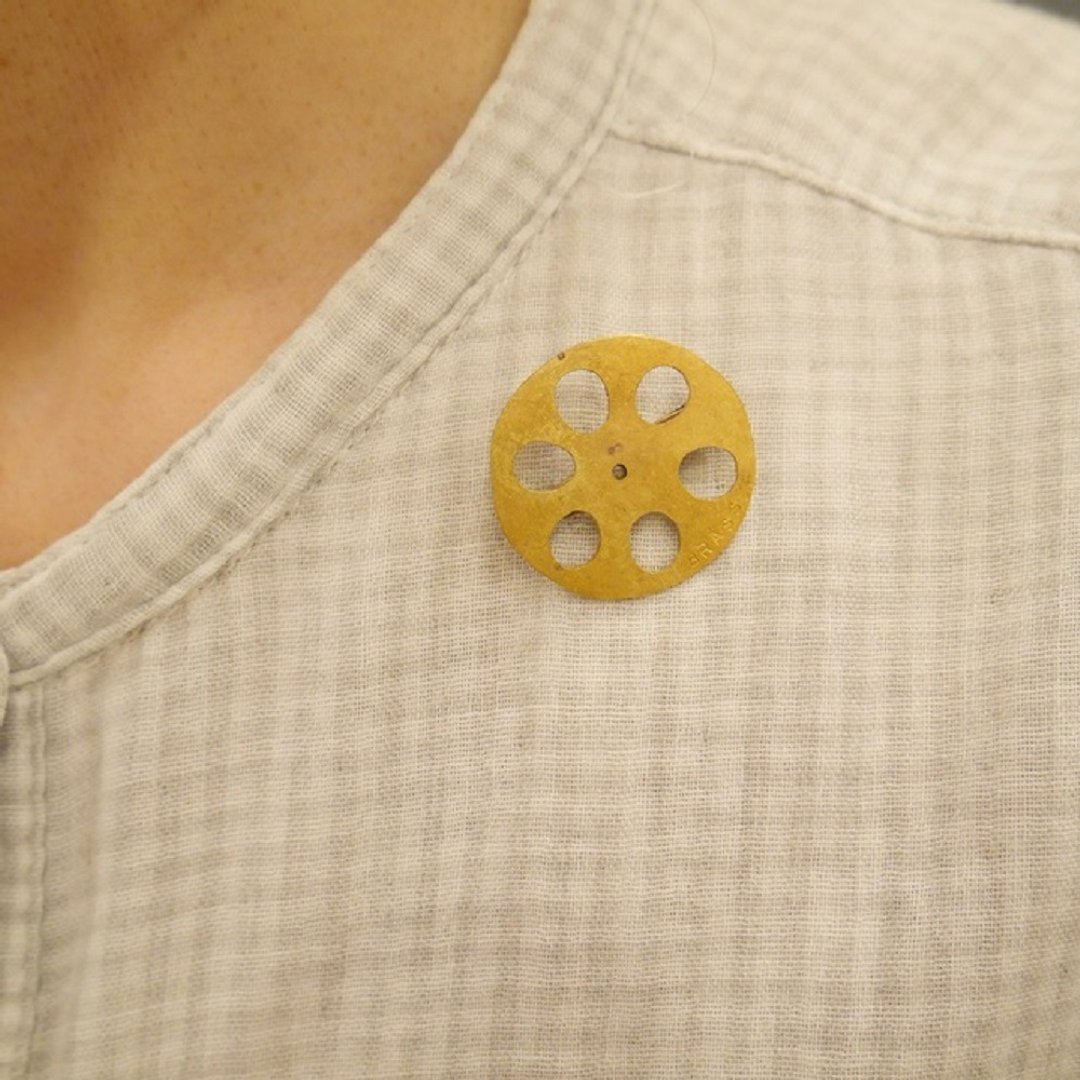 Lotus root brooch material brass - 胸针 - 铜/黄铜 金色