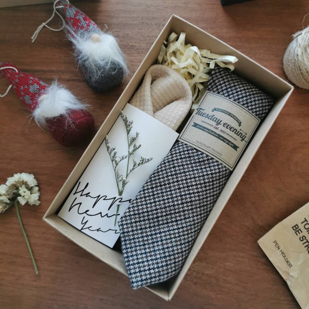 Gift Set - Creamy Green Black Houndstooth Necktie with pocket square - 领带/领带夹 - 棉 多色