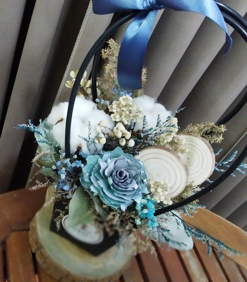 白蓝调的独特 干燥花提袋花礼 自用布置空间或送礼心意皆适宜。 - 干燥花/捧花 - 植物．花 