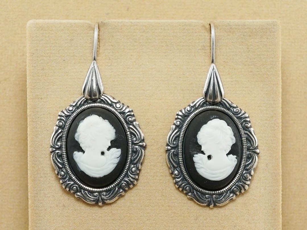 White on Black Lady Girl Cameo Silver Oval Victorian Earrings Woman Jewelry Gift - 耳环/耳夹 - 其他材质 黑色