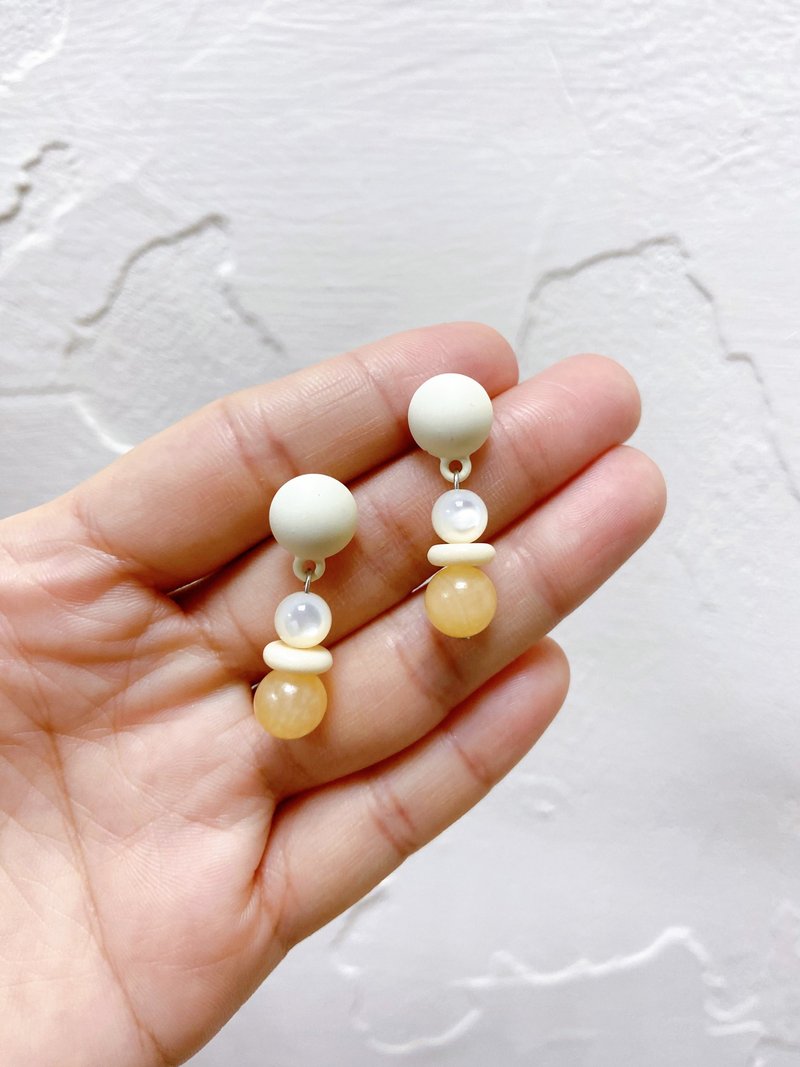 砗磲//黄玉//垂坠耳环 - 耳环/耳夹 - 玉石 黄色