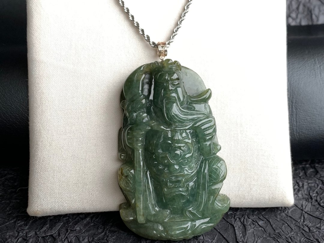 天然翡翠A货缅甸玉~免费加持~关公/关圣帝君玉墬~站姿关公~油青 - 项链 - 玉石 绿色
