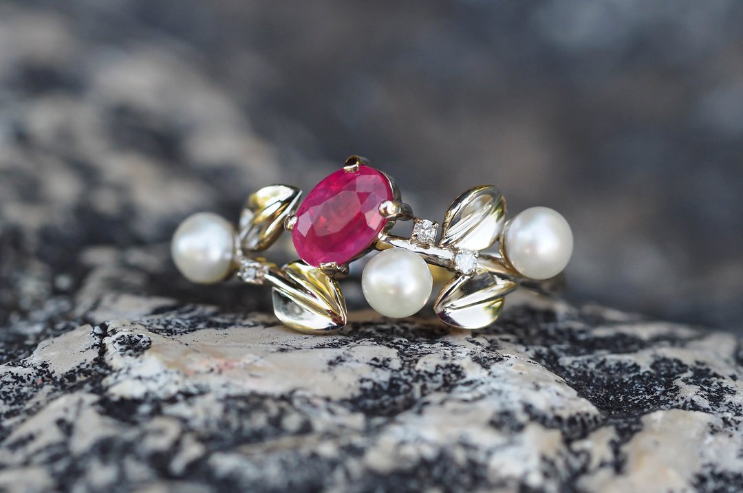 14k gold ring with ruby, pearls and diamonds. - 戒指 - 贵金属 金色