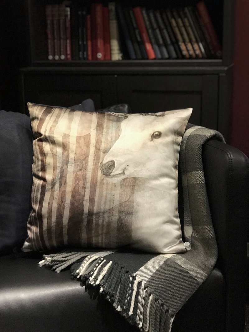 逐梦筑梦 台湾特有山中精灵 抱枕套系列 白鹿传说台湾梅花鹿 Deer - 枕头/抱枕 - 棉．麻 银色