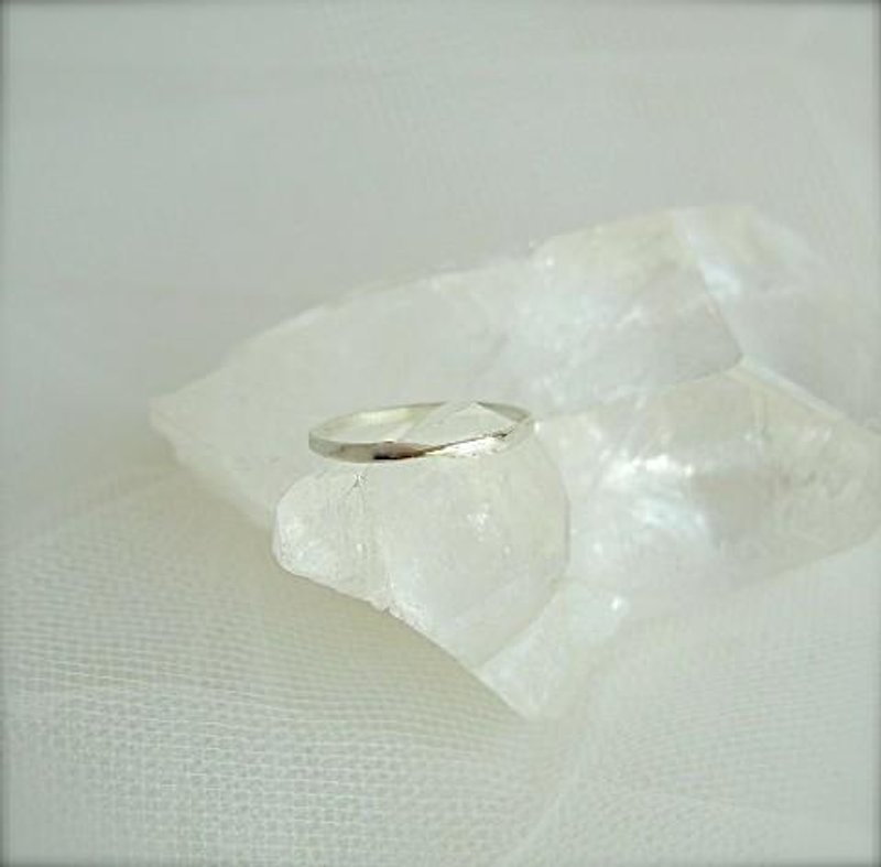 Silver delicate Mobius ring - 戒指 - 银 灰色