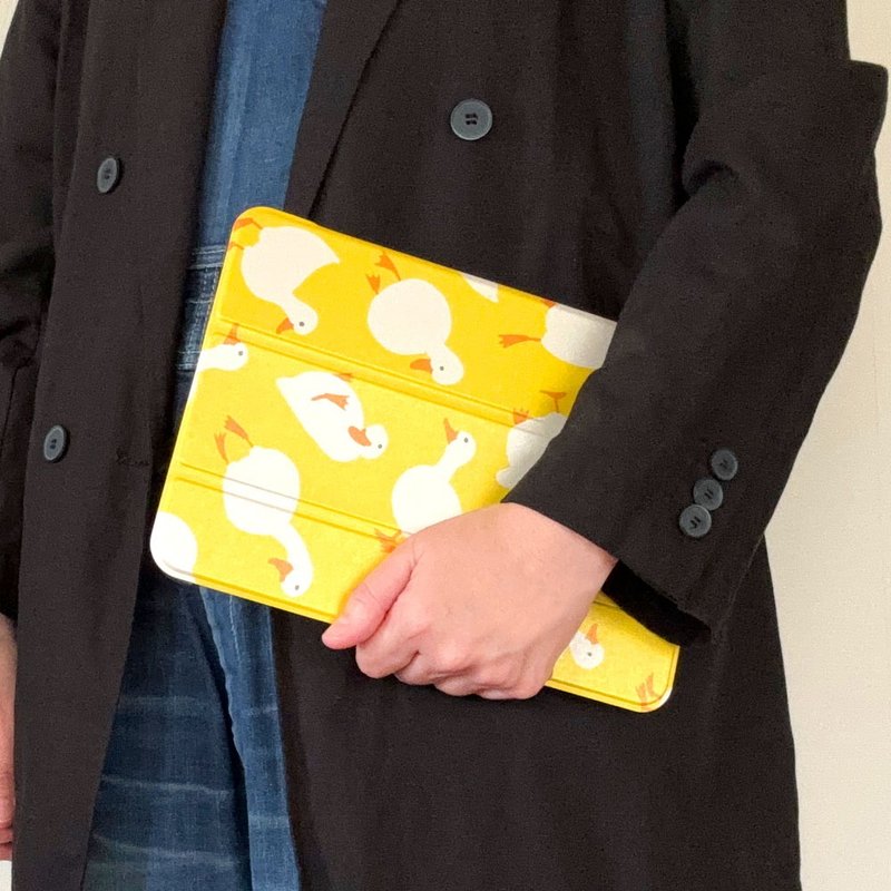 附笔槽手帐型 iPad 保护壳【鸭子・黄色】三折式支架软质保护壳 - 平板/电脑保护壳 - 人造皮革 黄色
