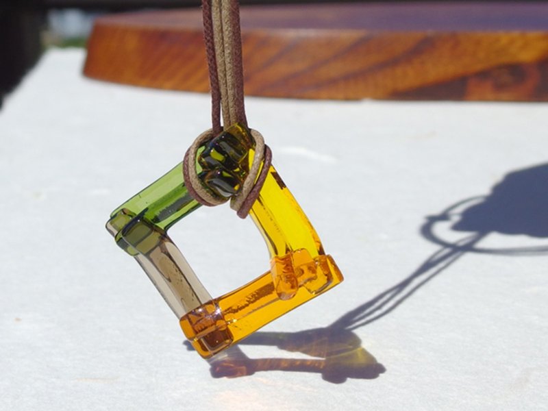 Autumn color laminated glass (Iroga Sane [Autumn]) Necklace [Choice of size] [Made to order] - 项链 - 玻璃 橘色