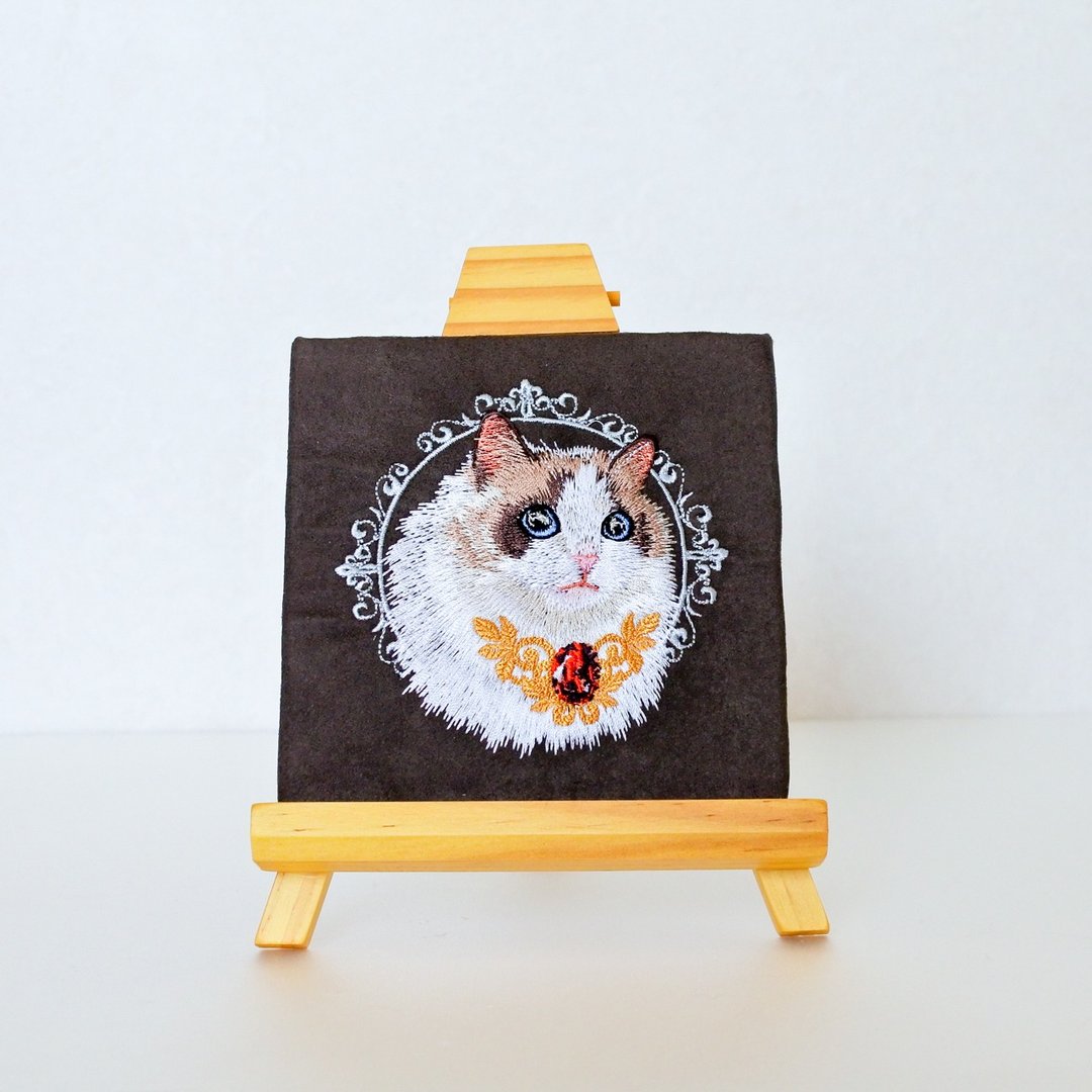 ragdoll and ruby embroidery panel fabric panel/dark brown - 墙贴/壁贴 - 聚酯纤维 咖啡色