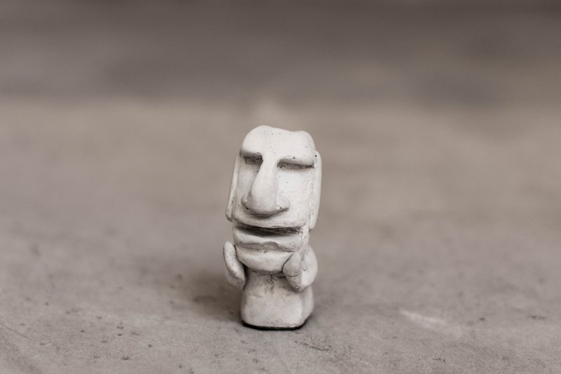 曙MUSE 摩艾呐喊笔插 手作 特色 礼物 摆饰  装饰 水泥 摩艾 设计 - 摆饰 - 水泥 灰色