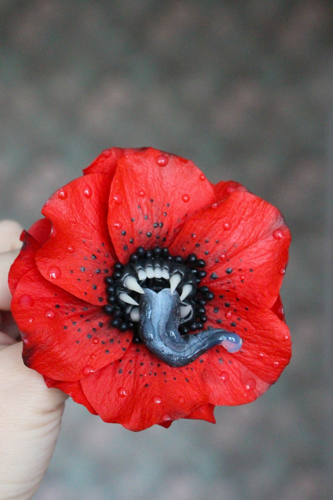 Poppy brooch Creepy flower brooch Gothic jewelry - 胸针 - 粘土 红色