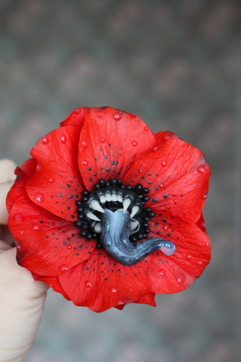 Poppy brooch Creepy flower brooch Gothic jewelry - 胸针 - 粘土 红色