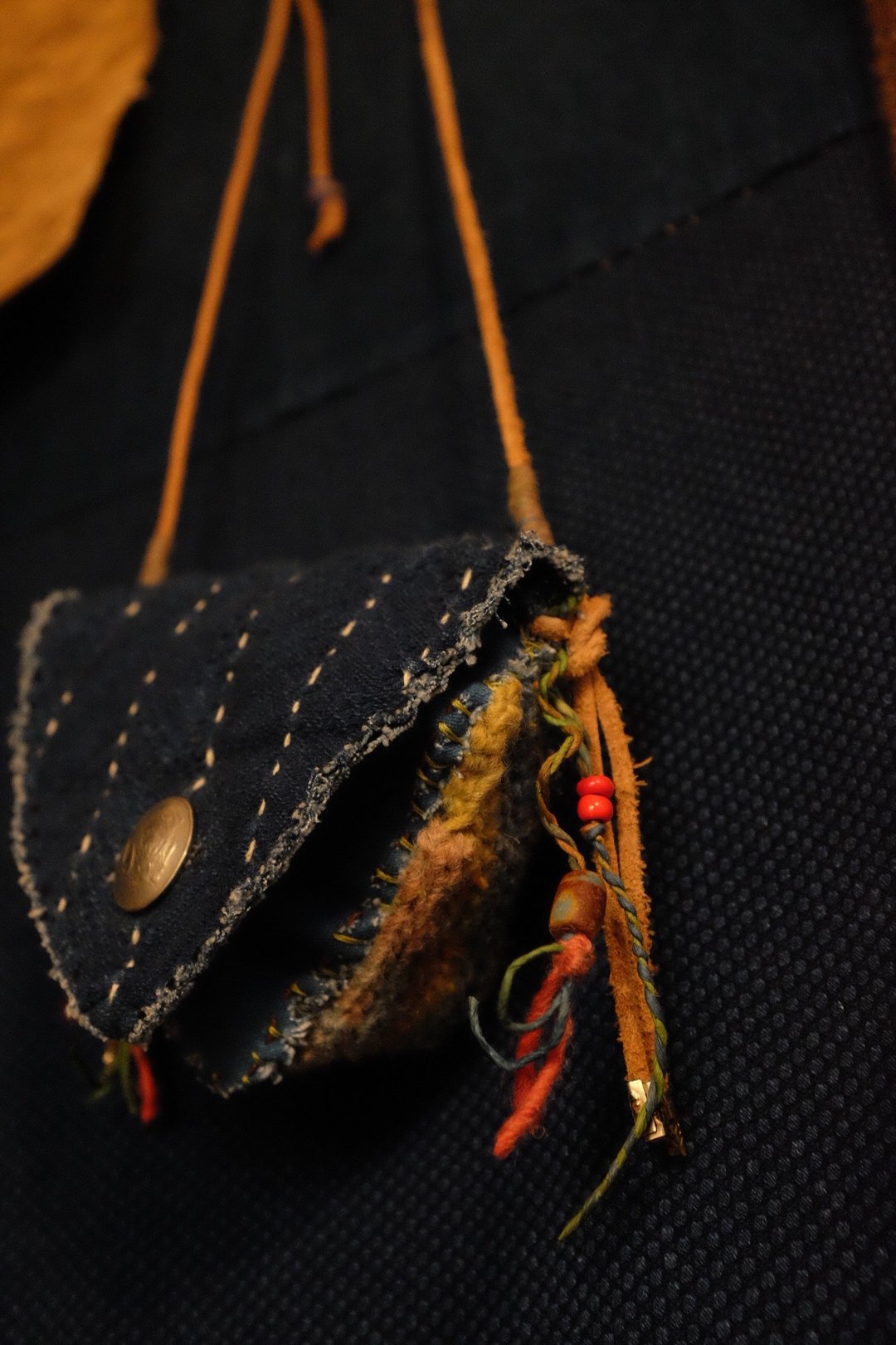 小废包 medicine bag indigo dyed sashiko knitted - 侧背包/斜挎包 - 棉 蓝色