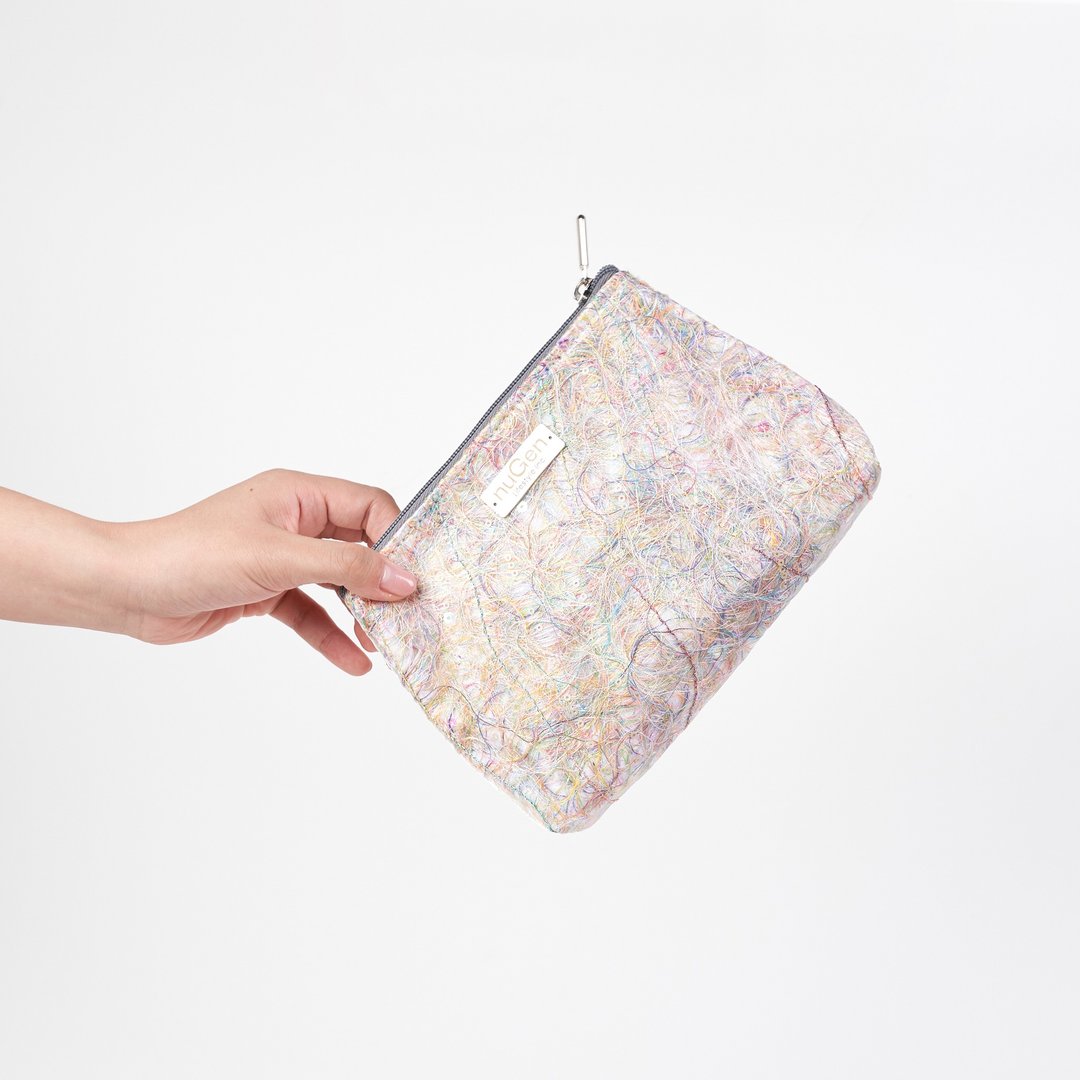 循环纱刺绣 爱自己化妆包 Self-Love Pouch - 化妆包/杂物包 - 聚酯纤维 多色