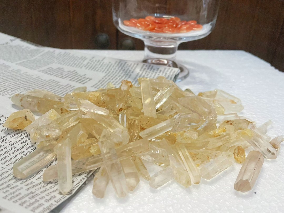 能量摆件 水晶柱 原矿 碎石 原石 扩香招财消𥔵 100克 - 摆饰 - 水晶 白色