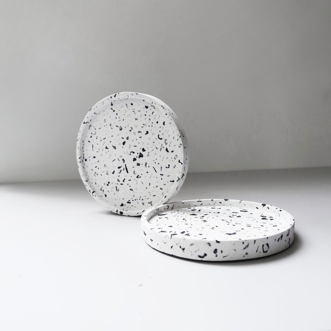 TERRAZZO 磨石子 | 经典黑白水泥边形小圆杯垫・扩香盘・收纳盘 - 香薰/精油/线香 - 石头 白色
