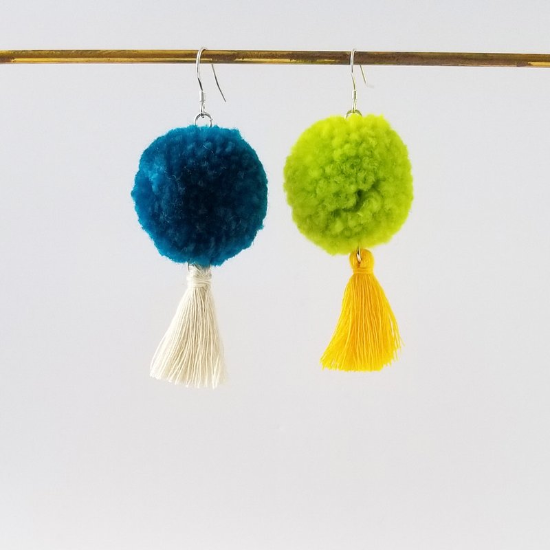 毛绒球和流须 (绿/青色) 耳环 - 耳环/耳夹 - 棉．麻 绿色