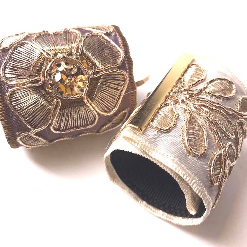 [Pony Hook] UHR-77 Embroidered Ribbon Spring Easy to install Just put it on your ponytail Hair Accessory - 发饰 - 绣线 白色