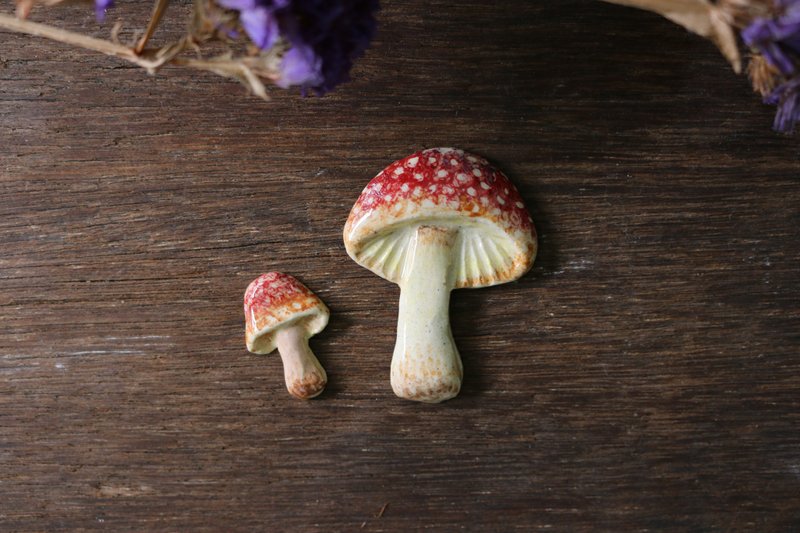 couple mushroom (Brooch) - 胸针 - 陶 红色