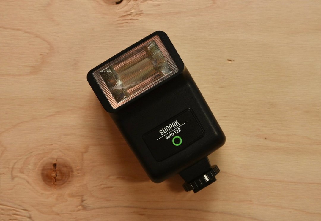 【经典古物】Sunpak Auto 122 含闪灯同步线 复古闪光灯 底片相机 - 相机 - 其他材质 