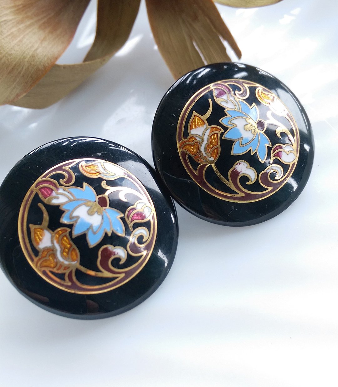 【西洋古董饰品 】景泰蓝 黑色调 优美花卉 大耳环 针式耳环 - 耳环/耳夹 - 其他材质 金色